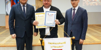С.А. Искендеров и А.Ю. Мудров вручили переходящий штандарт Городецкого округа директору ТНВ «Мир» Ященко А.В. и компания» И.А. Ященко - Газета Городецкий вестник